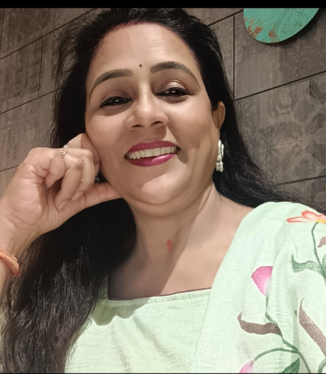 Dr. Ratna Manik